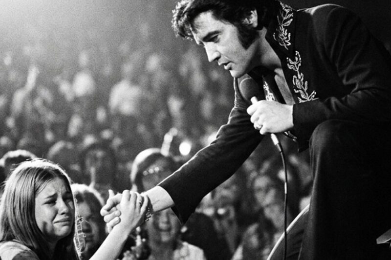 Elvis Presley Saw Her Crying and Stopped Singing D