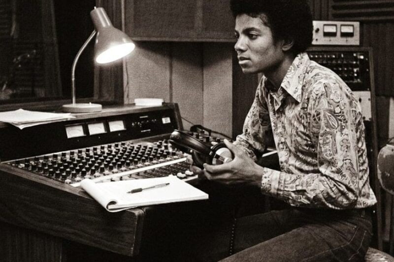 ALONE IN THE STUDIO THE MOMENT MICHAEL BECAME AN ARTIST D