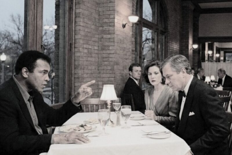 Couple Called Ali “Just a Sick Old Man” — Ali Invited Them to His Table and Showed Them Who He Was JJ
