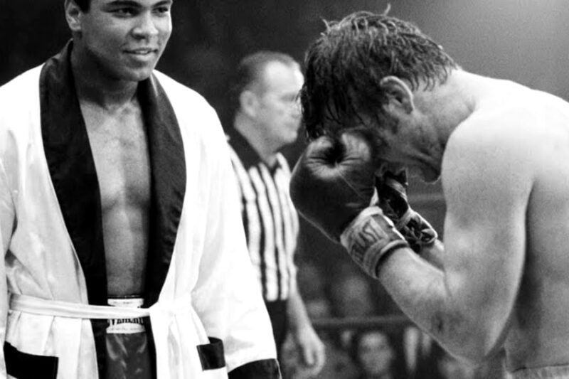 Muhammad Ali Stopped the Fight — And Showed What Real Strength Looks Like JJ
