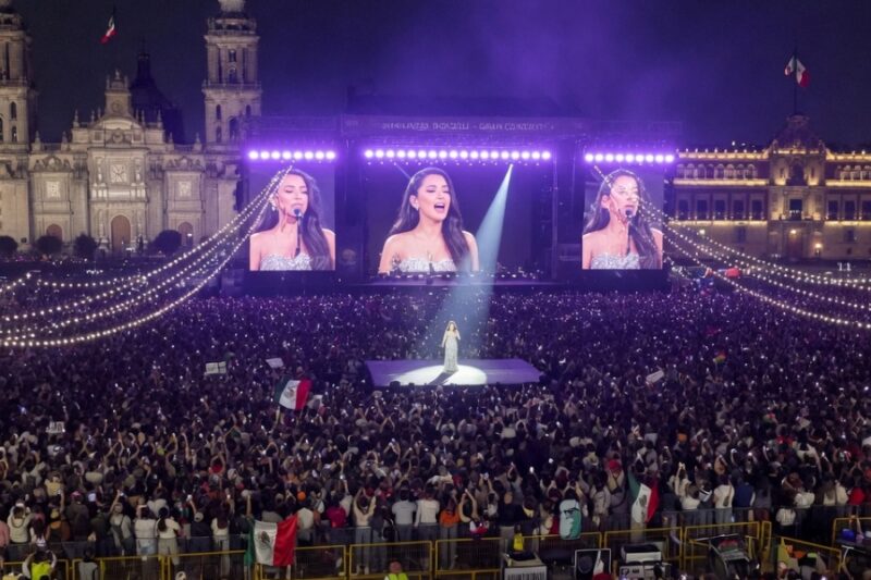 The Echo of the Zócalo: A Moment of Frozen Time in the Heart of Mexico City