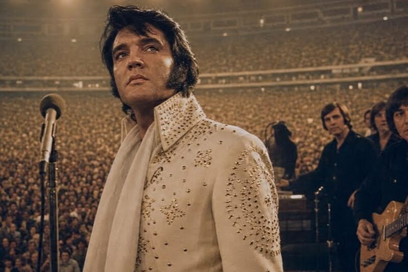 “I Saw My Mother.” — What Elvis Said After He Stopped Mid-Song In Front of 44,000 People D