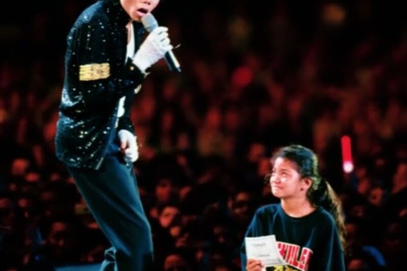 THE EMPTY SEAT BESIDE HER MADE MICHAEL JACKSON STOP SINGING D
