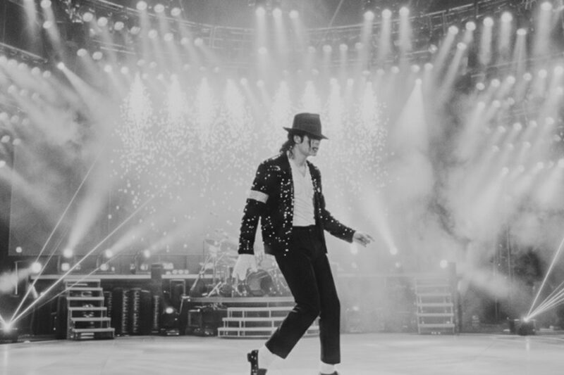 Michael Jackson Was Left With Nothing On Stage — 50,000 People Heard Every Word Without A Microphone D