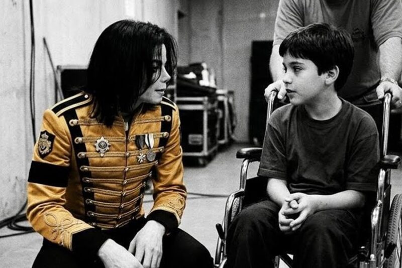 Michael Jackson Saw a Boy in a Wheelchair in the Front Row. What He Did After the Show. D