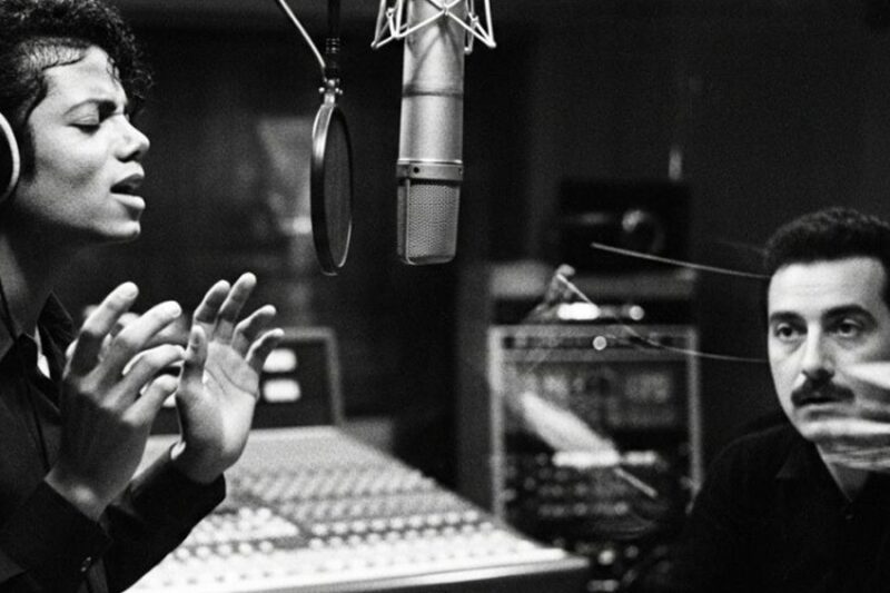 A Reporter Asked Michael Jackson “Can You Read Music?” — His Answer Revealed a 30-Year Secret D