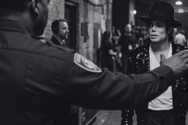 A Security Guard Blocked Michael Jackson’s Door — 30 Seconds Later He Realized His Mistake D