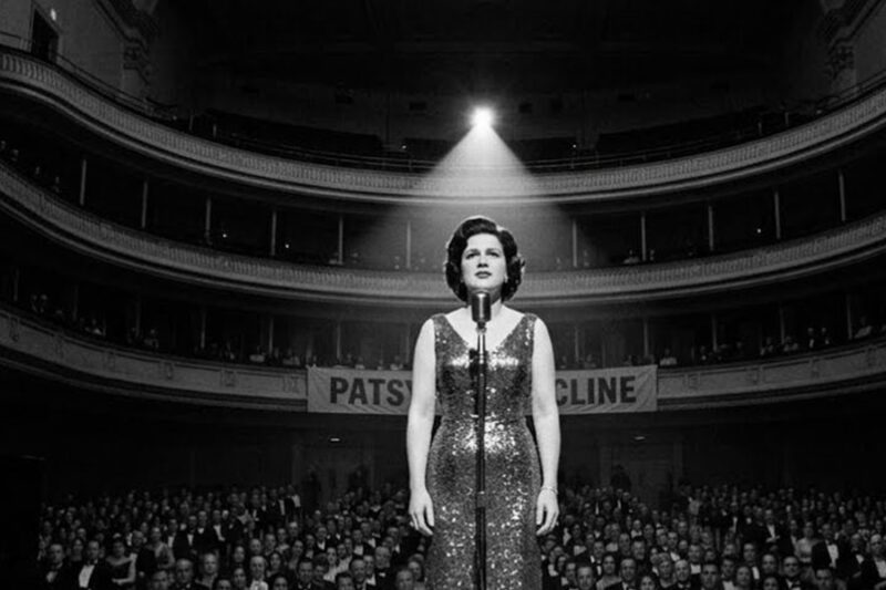 Patsy Cline Walked Onto the Carnegie Hall Stage and No One Clapped. Then She Sang. d