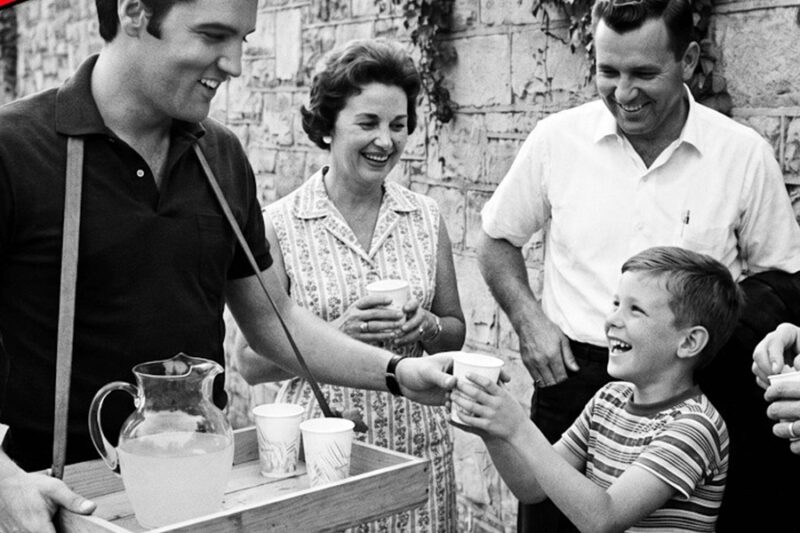 NOBODY Would Stop for the Boy’s Stand — How Elvis REWROTE the Rules of the Street D