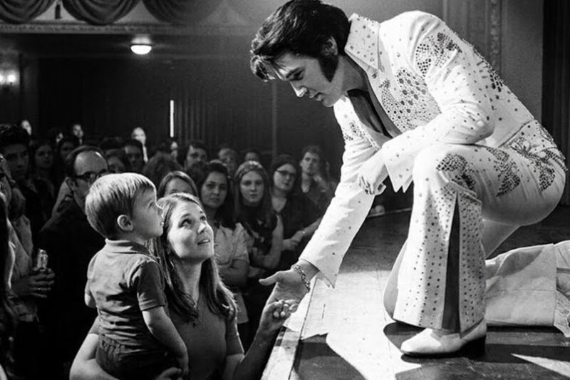 Elvis Stopped His Las Vegas Show For A Blind Boy In The Front Row D