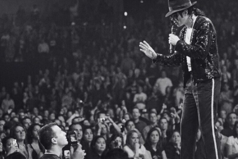 Man Calls Michael Jackson a Fraud in Front of 20,000 People — 4 Minutes Later He Was in Tears D