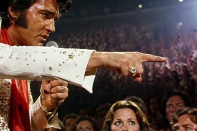 ELVIS SAW A FATHER HIT HIS SON… WHAT HE DID NEXT SHOCKED 15,000 PEOPLE D