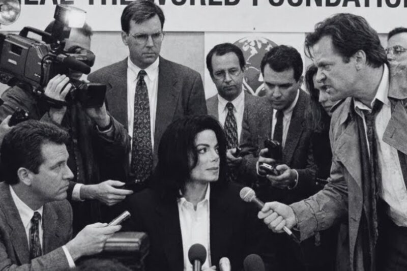 Tabloid Reporter to MJ: “Why Are You Weird?” — His 5-Minute Answer Changed Everything 