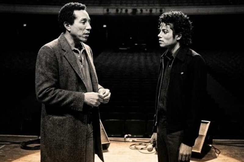 Smokey Robinson Found MICHAEL JACKSON Alone in the Theater at Midnight Before MOTOWN 25 