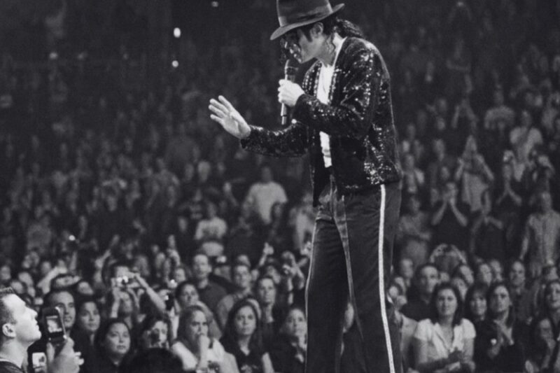 Man Calls Michael Jackson a Fraud in Front of 20,000 People — 4 Minutes Later He Was in Tears 