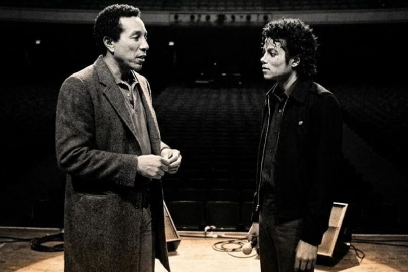 Smokey Robinson Found MICHAEL JACKSON Alone in the Theater at Midnight Before MOTOWN 25 