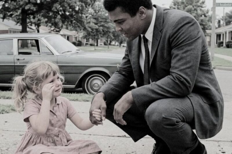 Ali Stopped His Car for a White Child Who Was Lost — The Father’s Reaction Changed Everything JJ