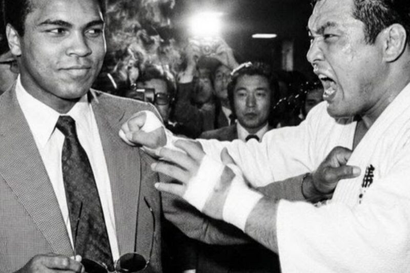 A 300lb Judo Champion ATTACKED Muhammad Ali In Tokyo! JJ