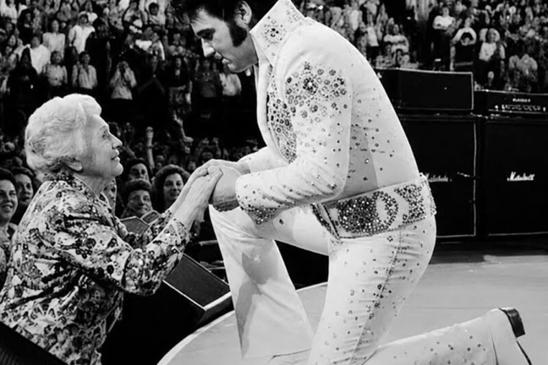 Elvis Asked 80-Year-Old Grandmother Simple Question on Stage — Her Answer Made 18,000 People CRY D
